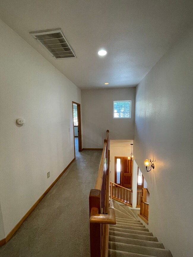 Building Photo - Spacious 3-Bed Home with Private Baths