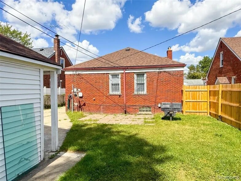 Building Photo - 14036 Carlisle St