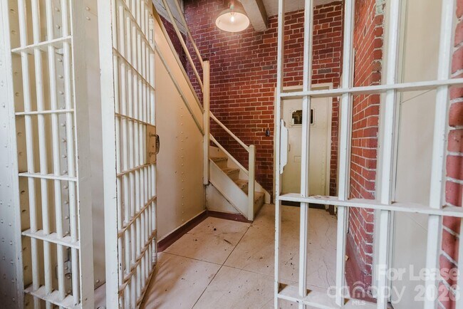 Building Photo - 203 W Liberty St