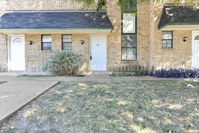 Primary Photo - Spacious 2-Bedroom Duplex in South Fort Wo...