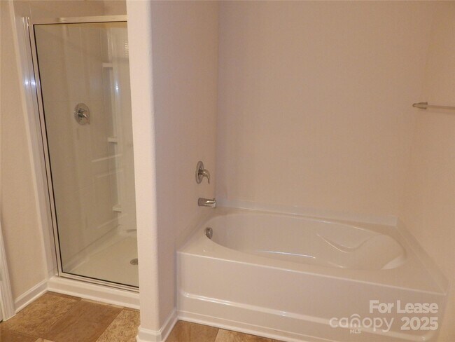 Building Photo - 6036 Loy Ct