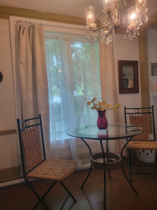 dining area - 3600 N Bay Homes Dr