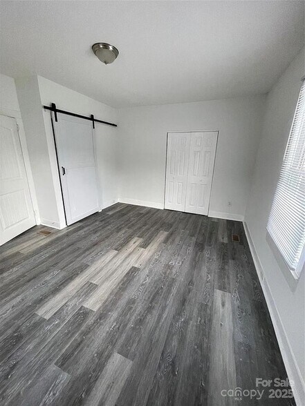 Building Photo - 346 Mayflower Ave