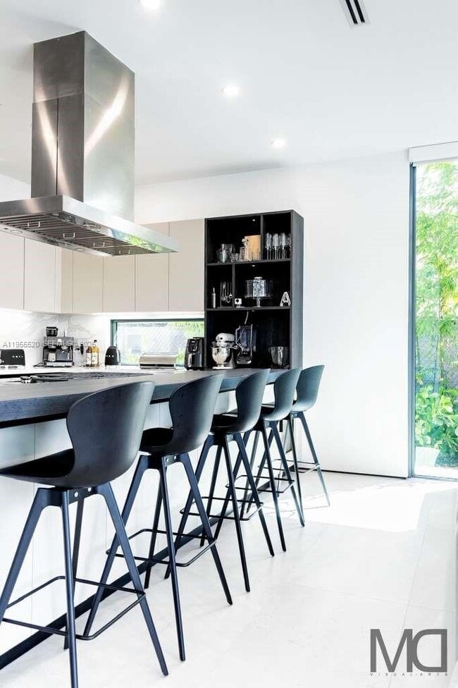 Building Photo - 1830 NE 193rd St