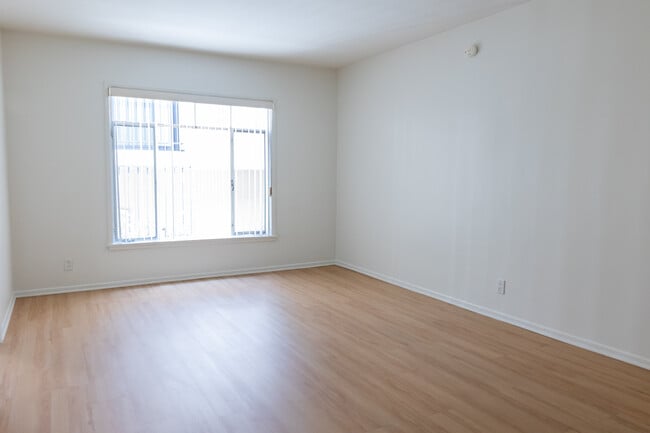 Building Photo - Gayley Manor Apartments