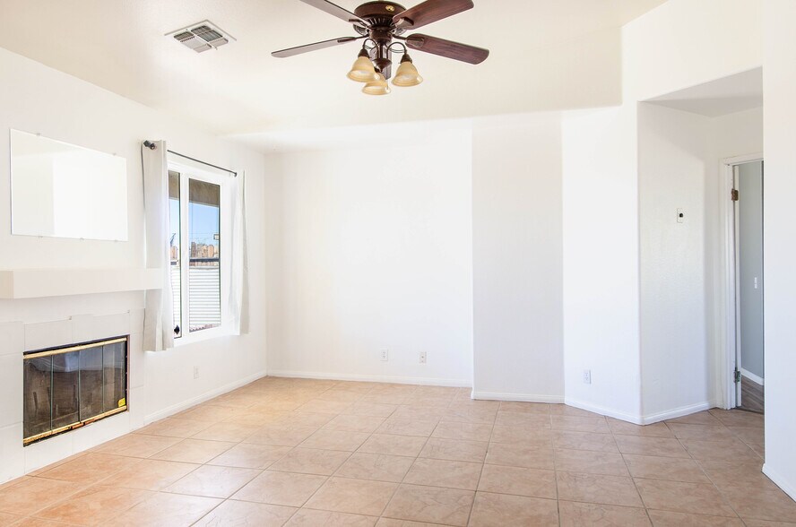 Building Photo - 72548 Sunnyslope Dr
