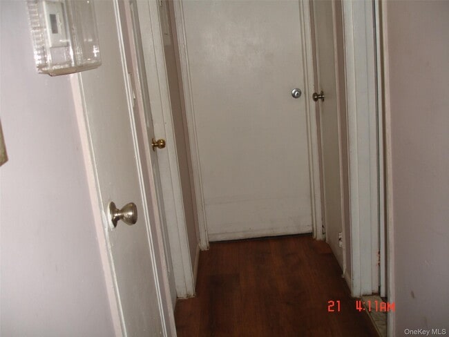 Building Photo - 17 Stewart Ave