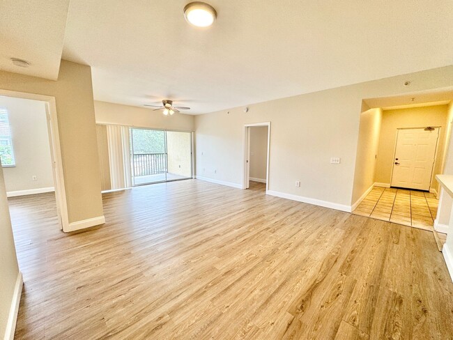 Building Photo - ** FAIRWAY PRESERVE ** 3 BED / 2 BATH COND...
