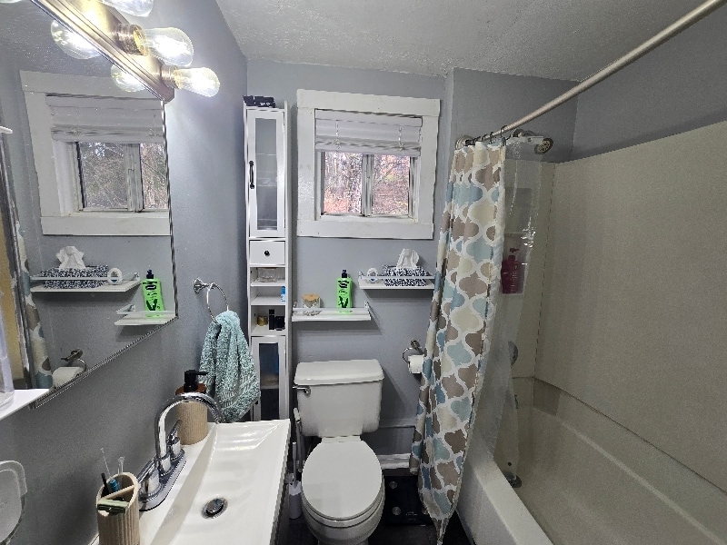 Building Photo - 1042 Lessing St