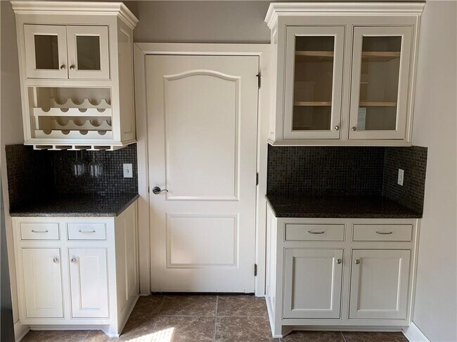 Building Photo - 3709 W Cherokee Rd