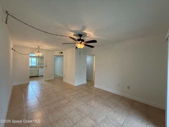 Building Photo - 1554 University Ln