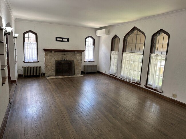 Building Photo - 1328-1330 Martha Washington Dr