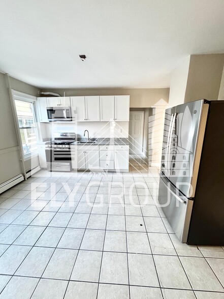 Building Photo - 119 Day St