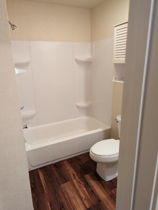 Building Photo - 26 S Central St - Unit 2 Buckner, MO 64016