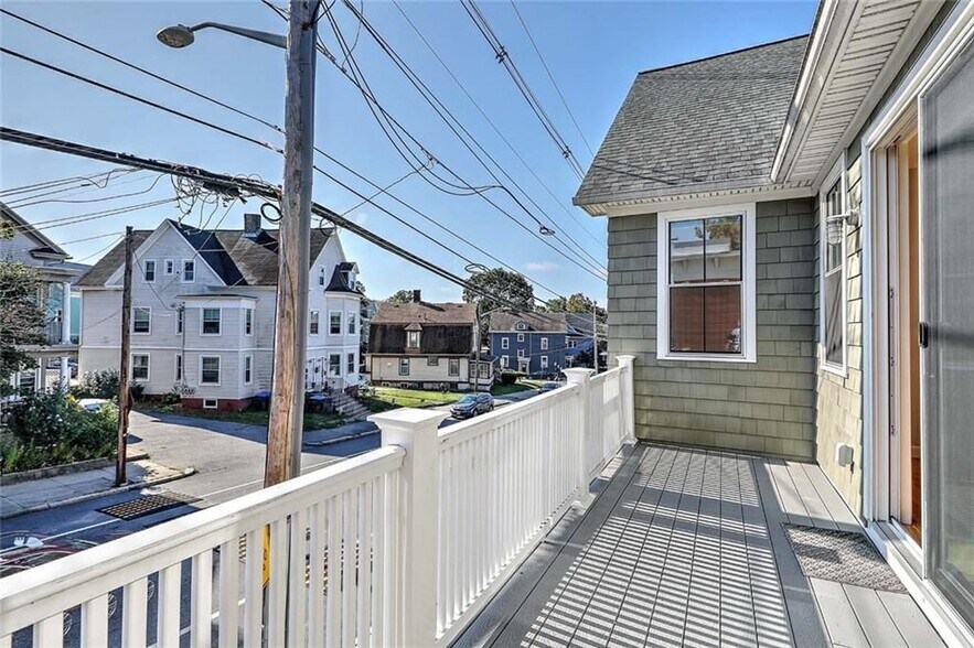 Building Photo - 400 Hope St