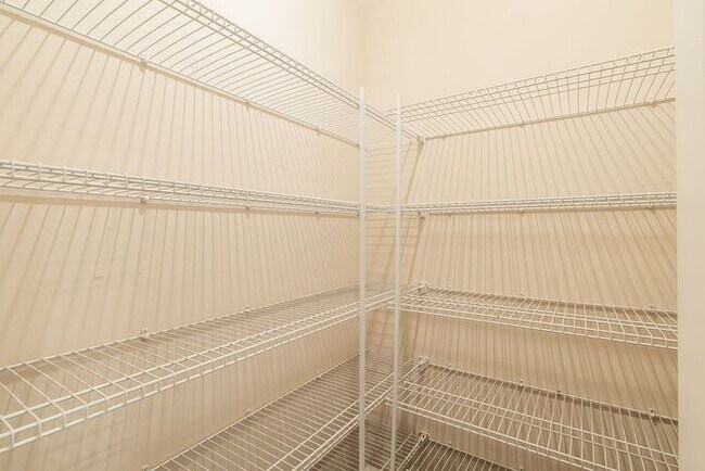 Building Photo - Third month rent free if you sign a lease before 01/31! Spacious 4 Bedroom, 3.5 Bath Home for Ren...