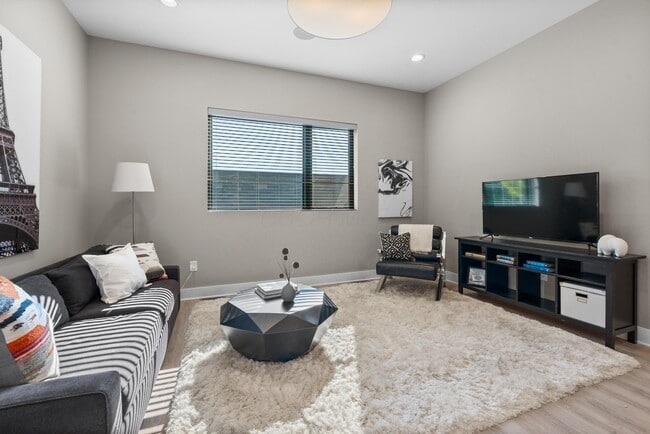 Building Photo - 122 S Ohio Ave