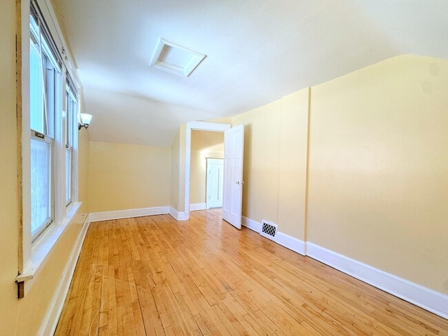 Building Photo - 1838 Holmes Ave