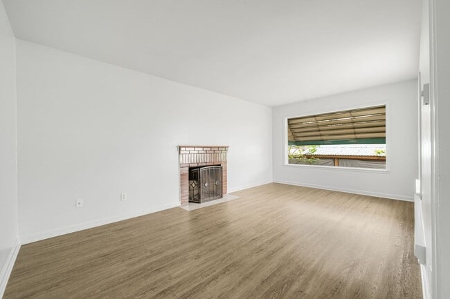 Building Photo - 2bd/1ba Seattle Home