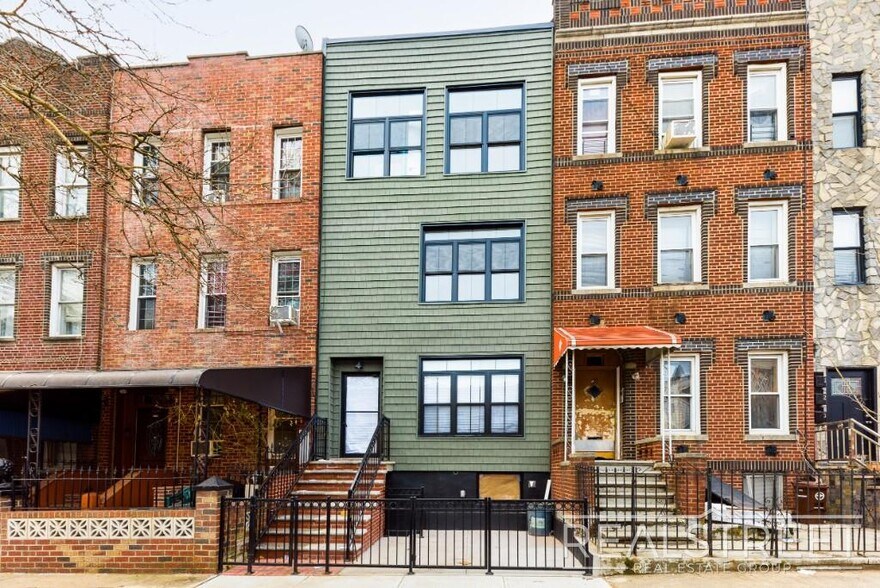 Building Photo - Marconi Place