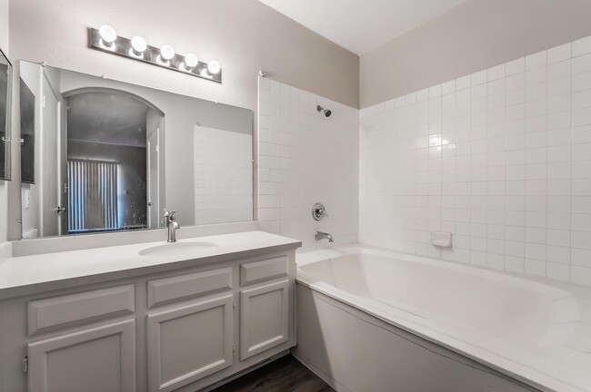 Building Photo - Amazing Remodeled Condo in guard gated Sed...