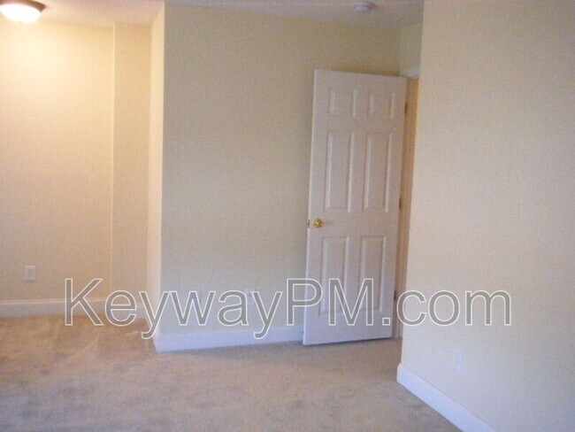 Building Photo - 2054 Reserve Ln