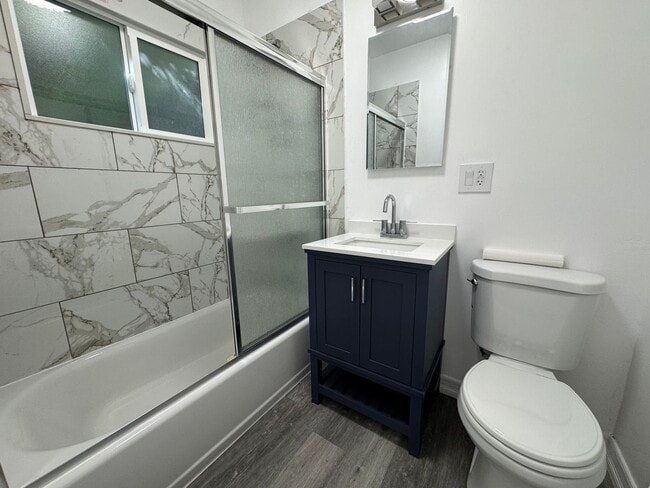 Building Photo - Charming 2bd 1ba
