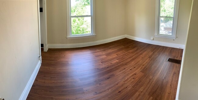 Bedroom 1 - 606 Cayton St