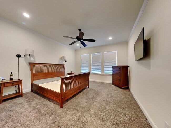 Building Photo - Experience Resort-Style Living in the Prestigious Gated Community of Bella Flora.