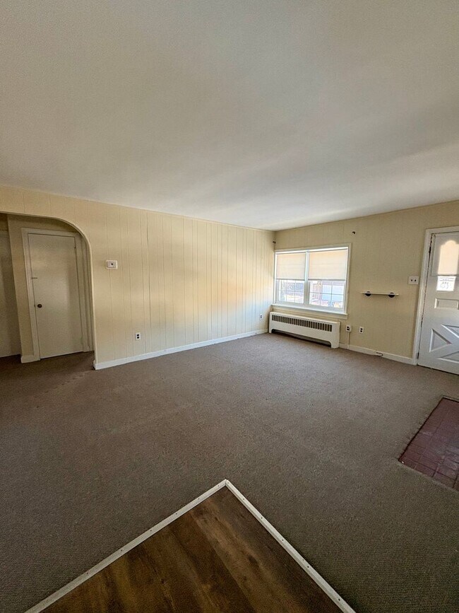 Building Photo - 418 N Ogle Ave