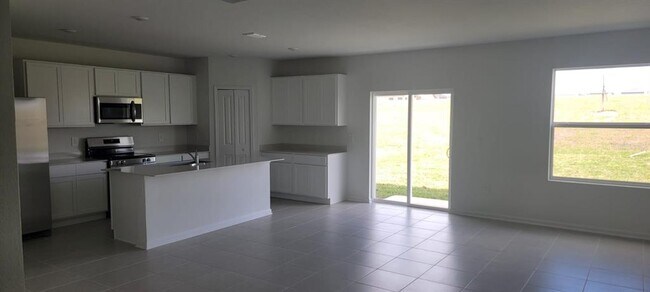 Building Photo - 3359 Alexander Dr