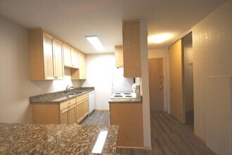 Building Photo - Pinto Suite