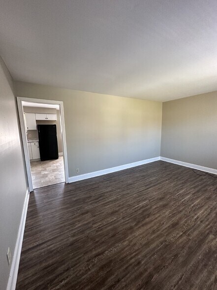 Building Photo - 335 Woodale Dr