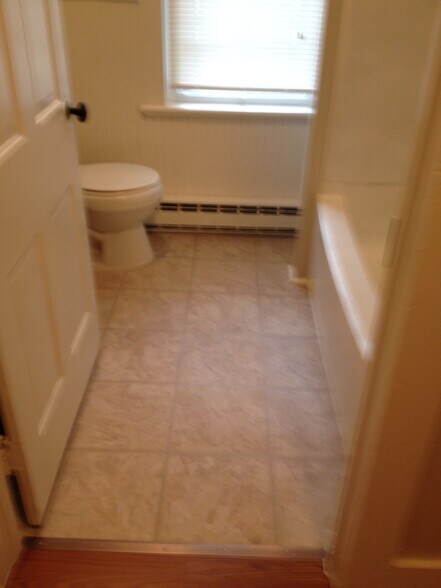 Building Photo - 142 E 5th St