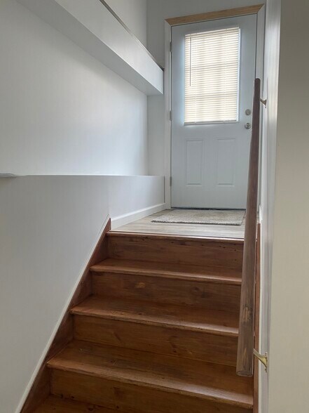 Building Photo - 121 Curtiss St