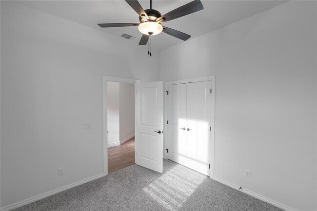 Building Photo - 5732 Lantana Ln