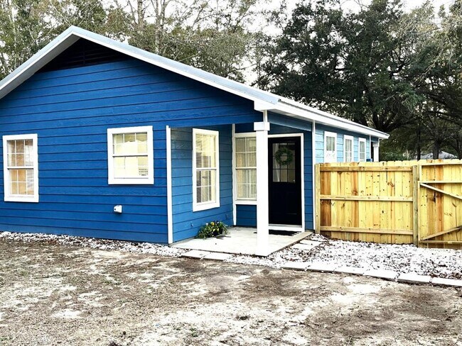 Building Photo - 6950 Viola Rd