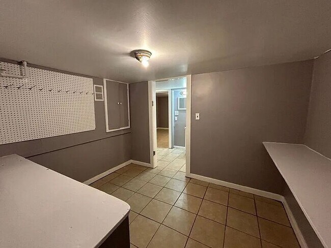 Building Photo - Beautiful 3 bedroom 2 bath home with views!