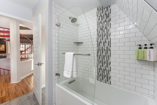 Building Photo - 585 Granny Lewis Ln