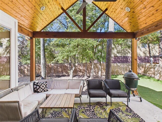 Building Photo - 3002 Sunridge Dr