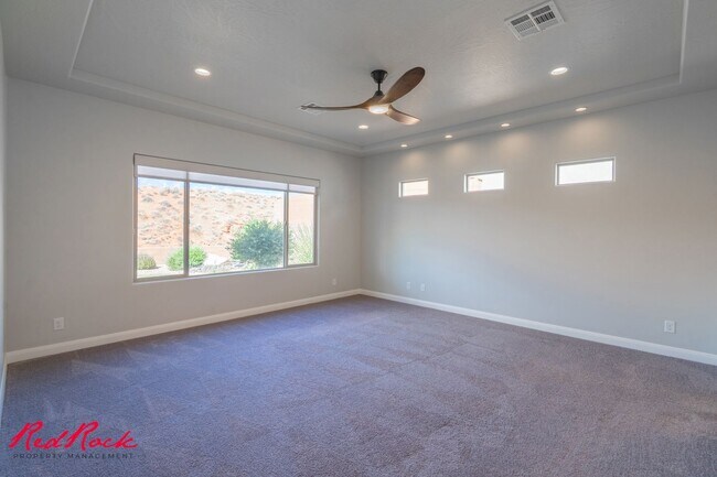 Building Photo - Stunning 4 Bedroom Home with Gorgeous Back...