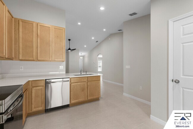 Building Photo - 14 Llovera Pl