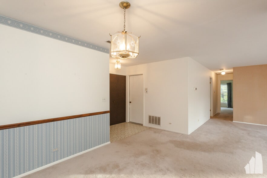 Building Photo - 2630 Northampton Dr