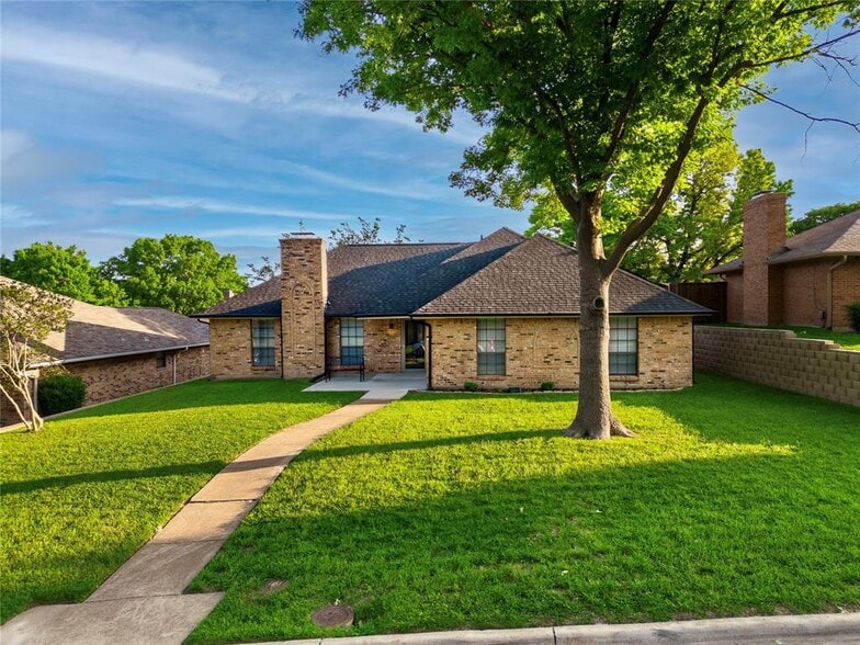 Primary Photo - 408 Shoreview Dr