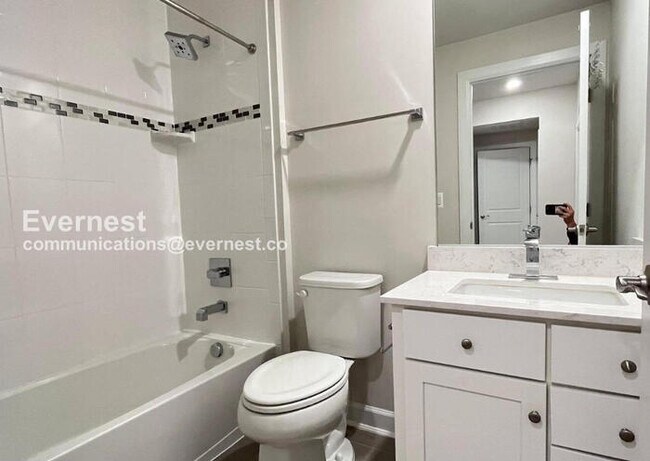 Building Photo - 3 Bed/2.5 Bath Townhome with Garage / Pet-Friendly / Available Soon!