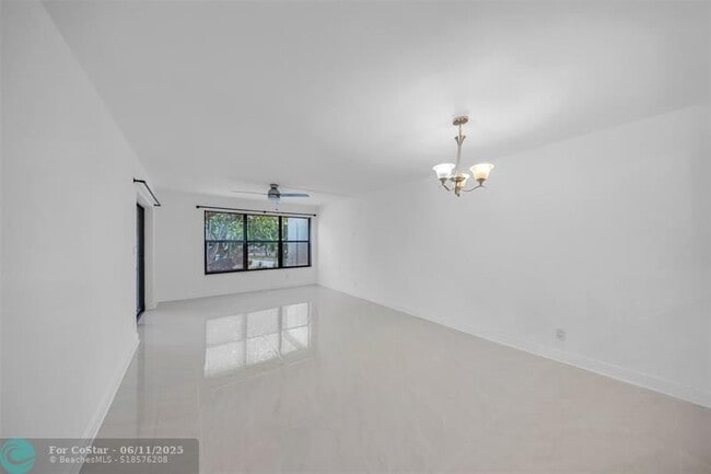 Building Photo - 2300 S Cypress Bend Dr