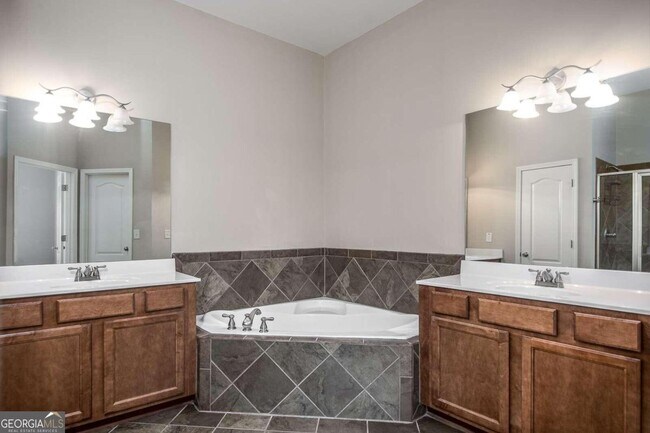 Building Photo - 528 Twinrose Way