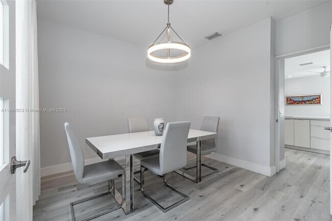 Building Photo - 925 Briar Ridge Rd