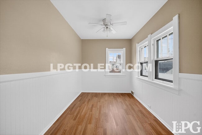 Building Photo - 4136 N Lockwood Ave