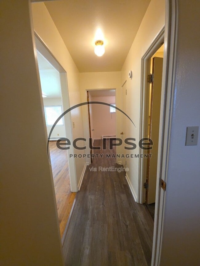 Building Photo - 729 3rd St